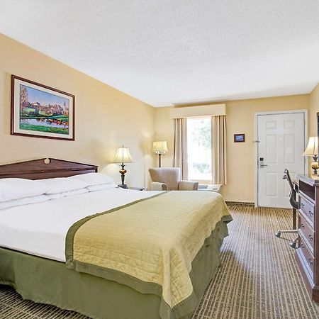 Hotel Baymont By Wyndham Smithfield Esterno foto