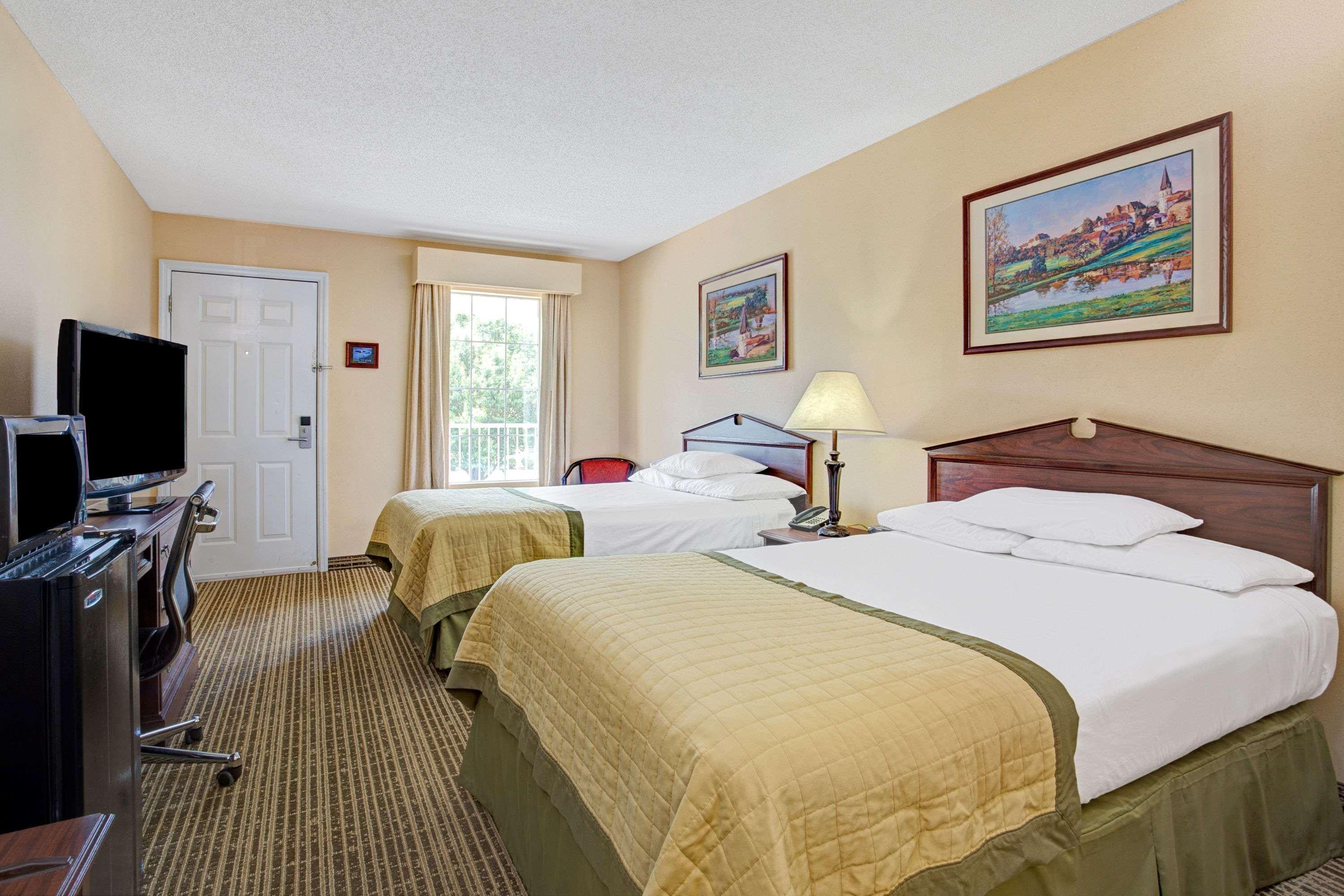 Hotel Baymont By Wyndham Smithfield Esterno foto