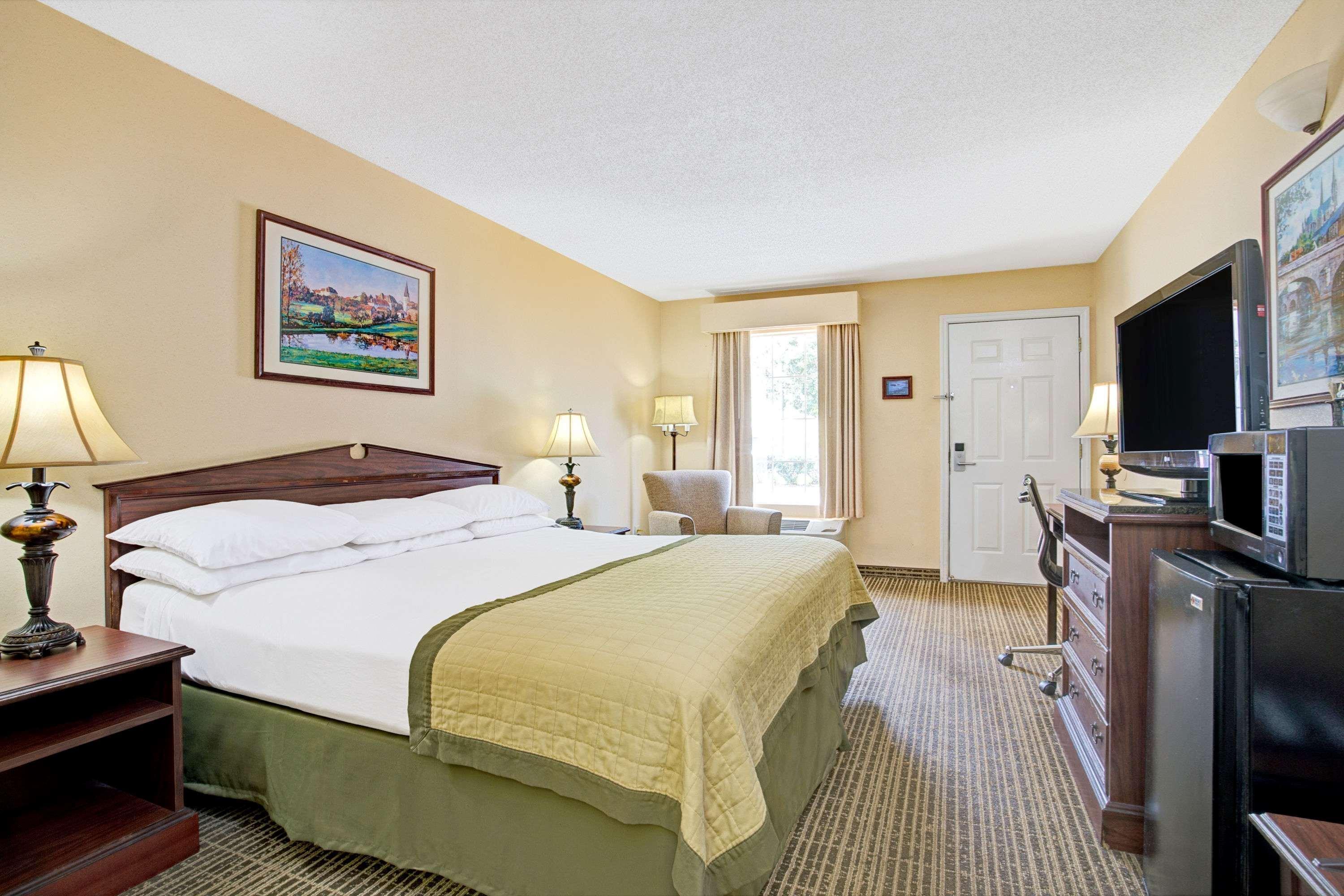 Hotel Baymont By Wyndham Smithfield Esterno foto