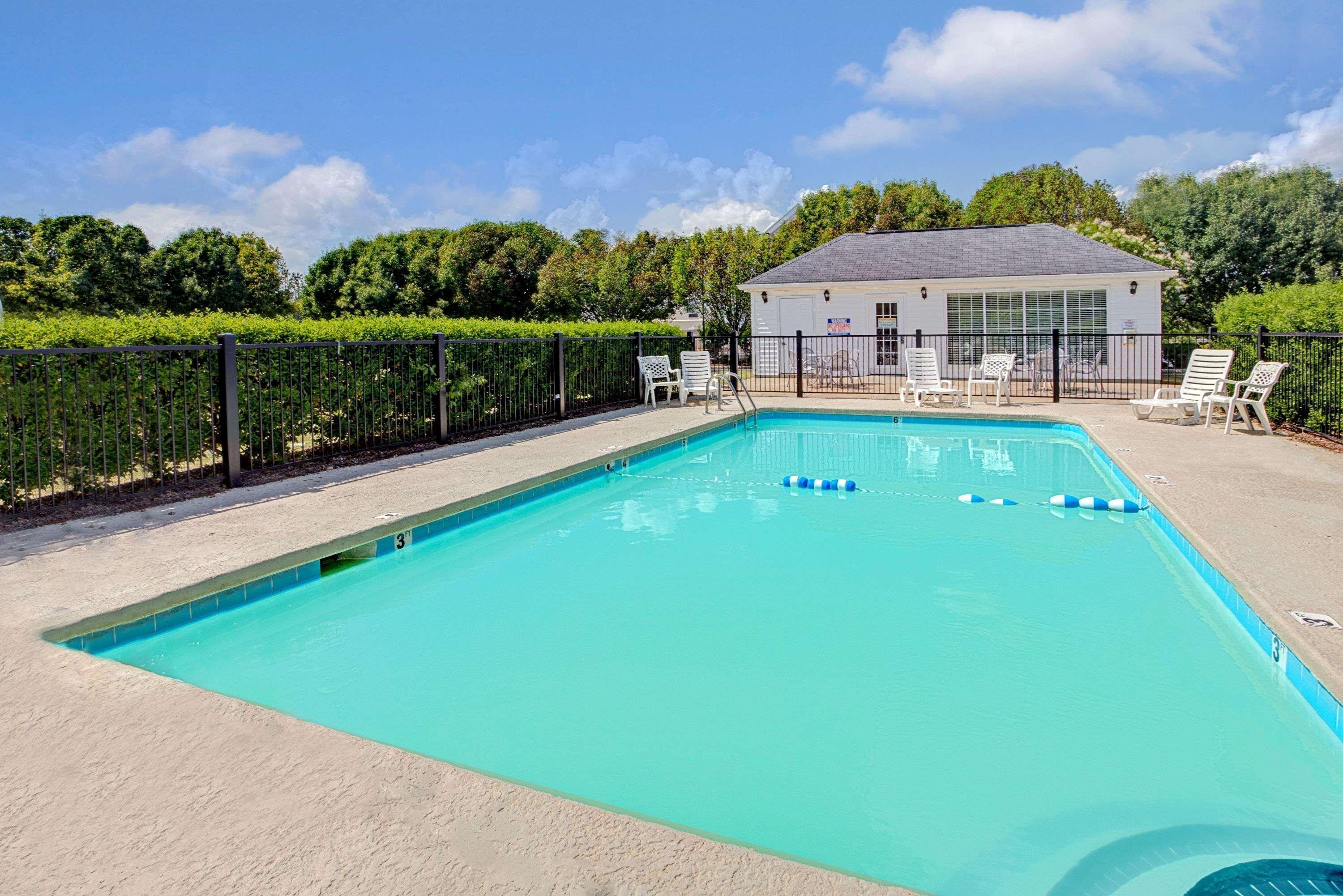 Hotel Baymont By Wyndham Smithfield Esterno foto