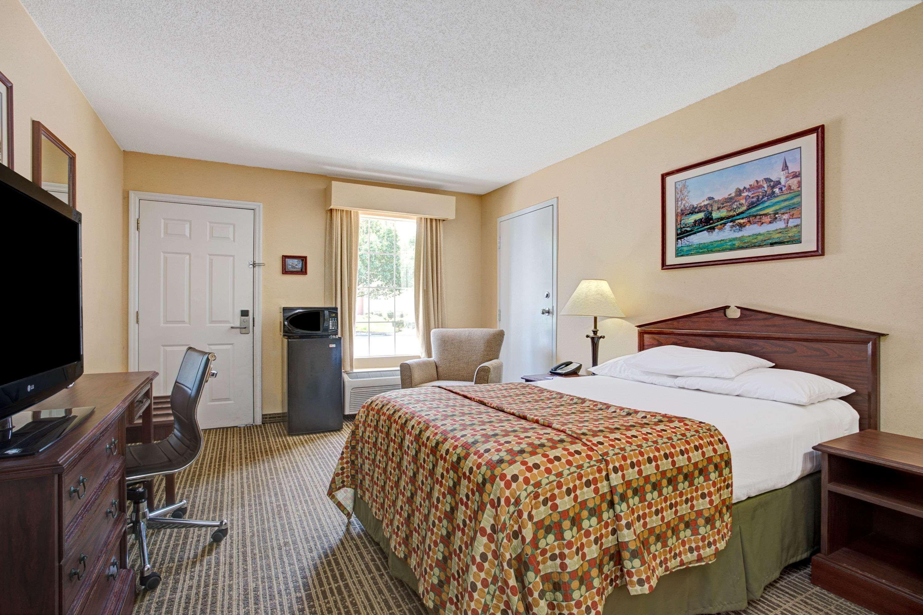 Hotel Baymont By Wyndham Smithfield Esterno foto